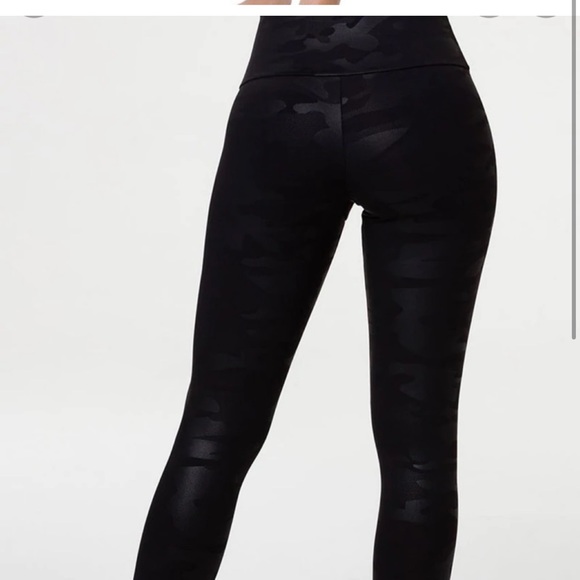 Onzie foil midi legging in black camo - Picture 3 of 6